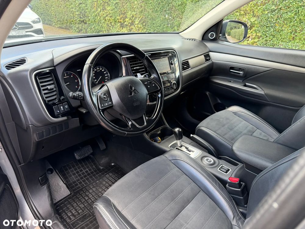 Mitsubishi Outlander - 28