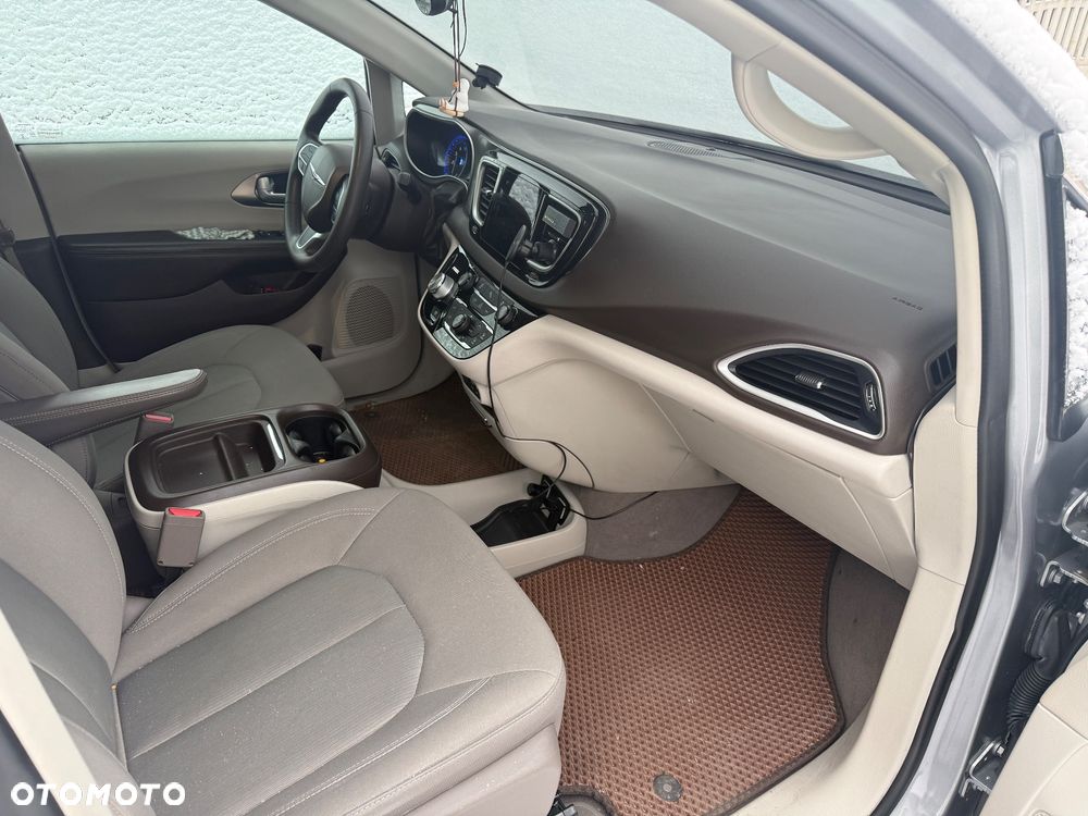 Chrysler Pacifica - 10