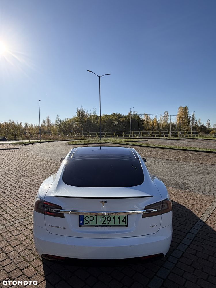 Tesla Model S - 4