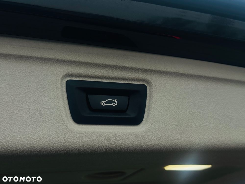 BMW Seria 3 320d Sport Line Shadow - 16