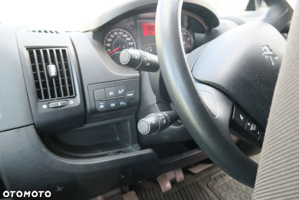 Peugeot Boxer Kombi 330 BlueHDi L1H1 - 18