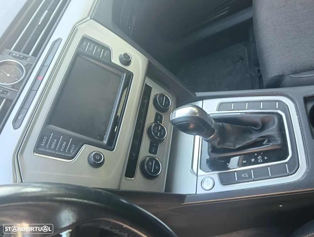 VW Passat Variant 1.6 TDI Highline DSG - 14
