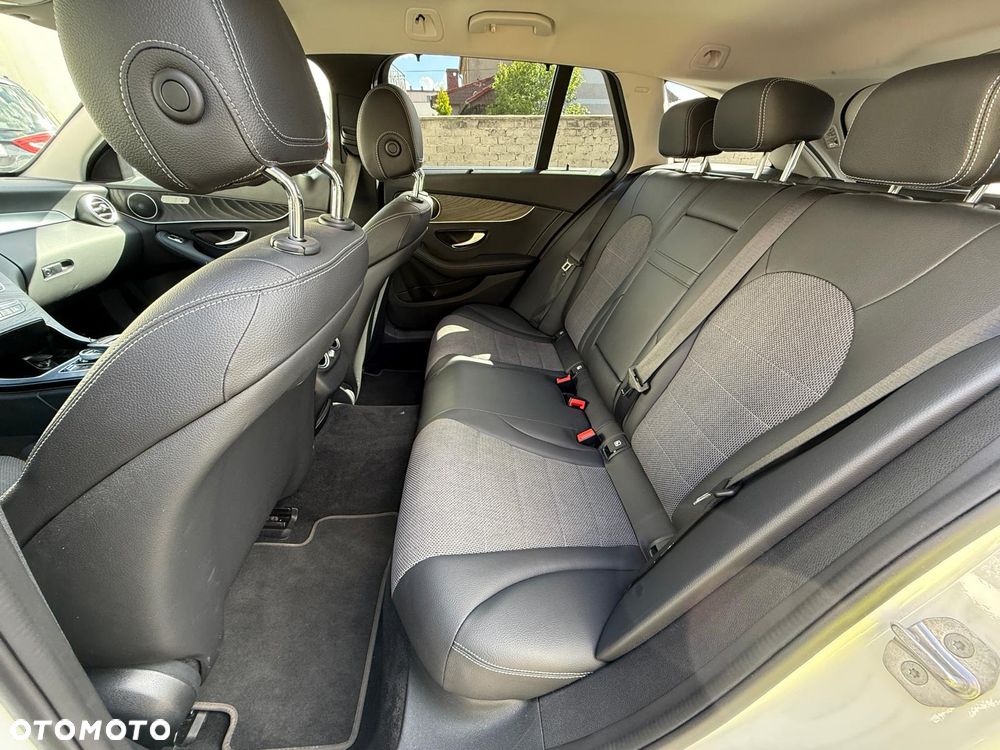 Mercedes-Benz Klasa C 300 de 9G-TRONIC - 33