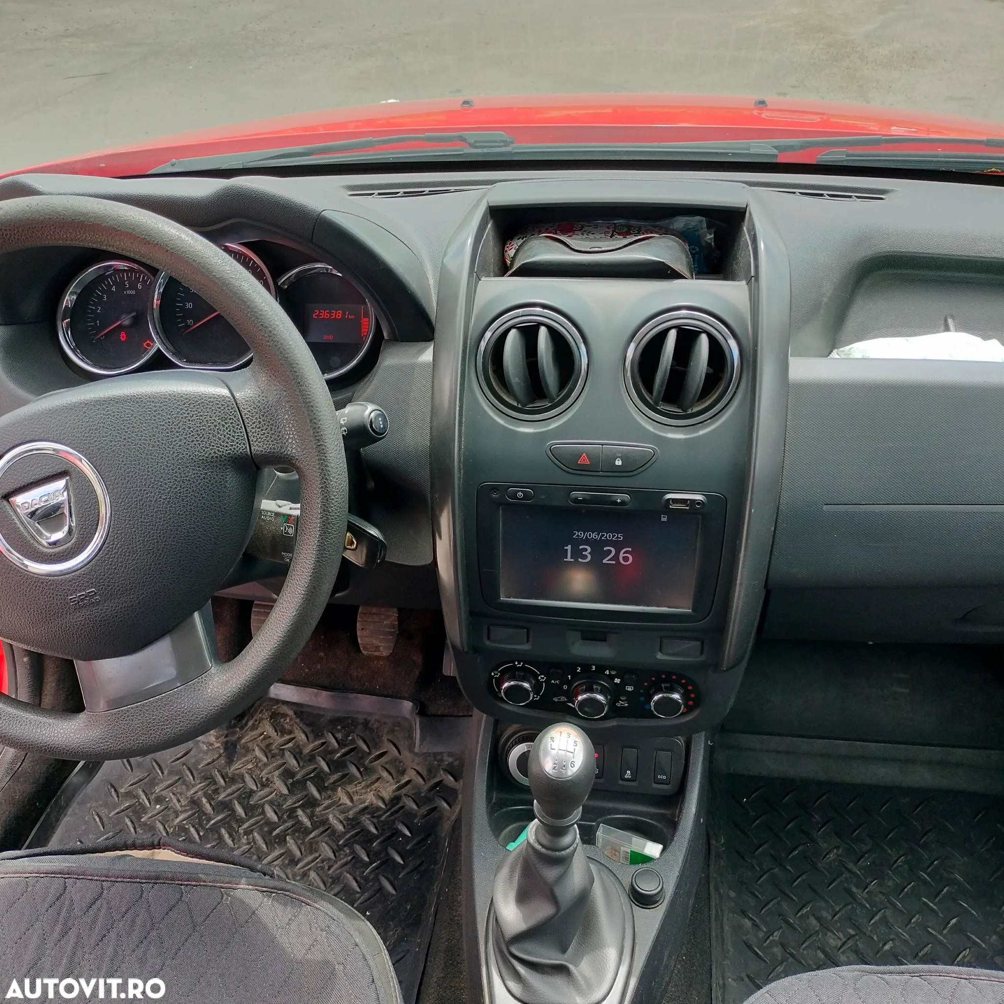 Dacia Duster 1.5 dCi 4x4 Laureate - 6