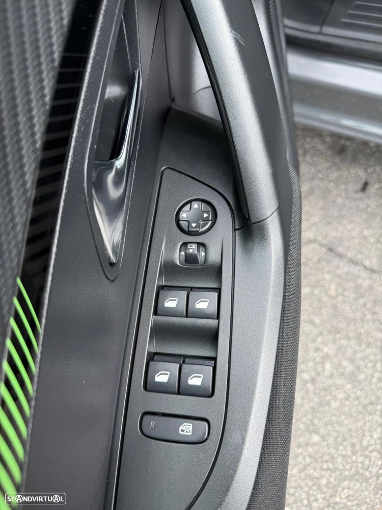 Peugeot 2008 1.2 PureTech Active - 18