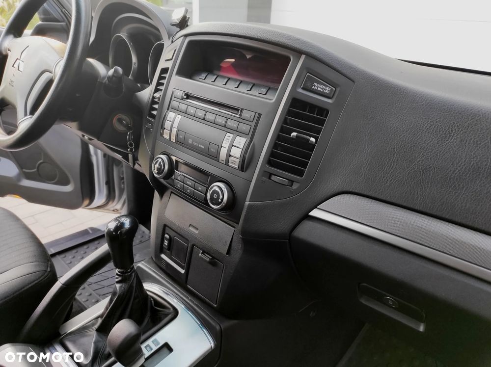Mitsubishi Pajero - 22