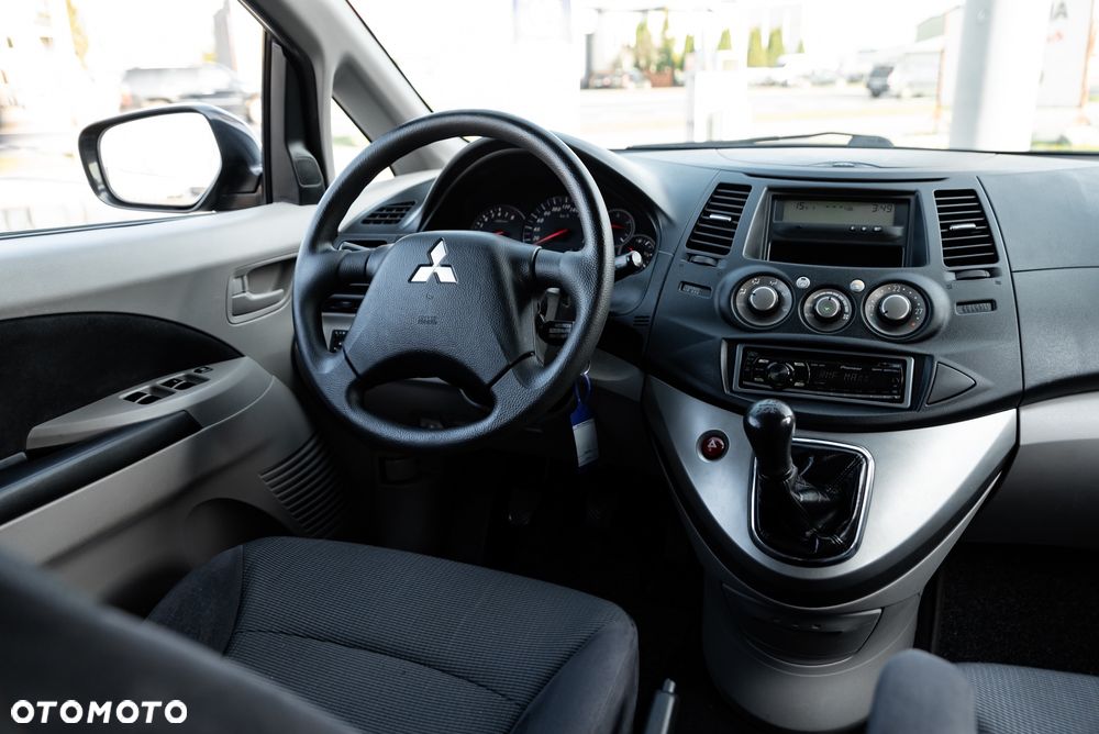 Mitsubishi Grandis 2.4 Invite - 25