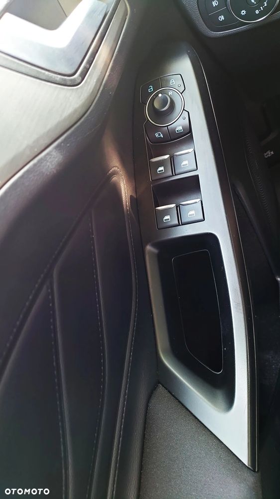 Ford Focus SW 1.0 EcoBoost Titanium X - 20