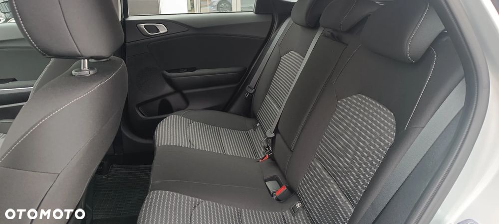 Kia Ceed 1.5 T-GDI M - 13