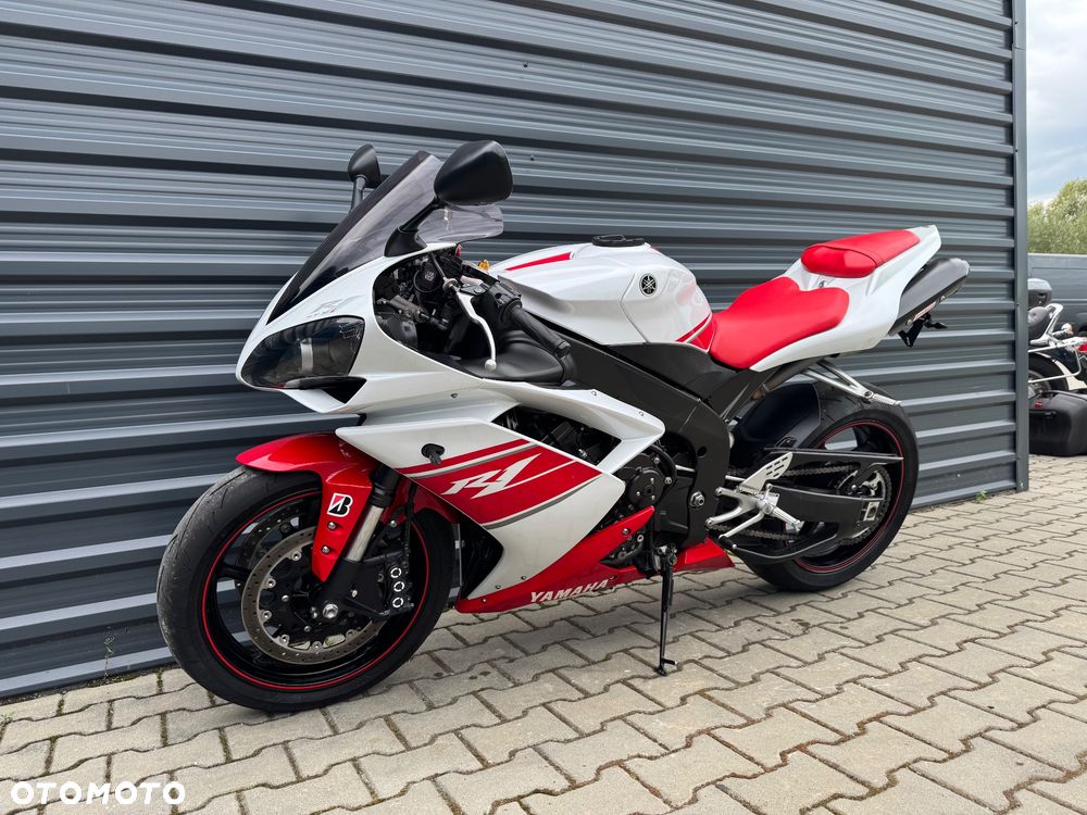 Yamaha R1 - 3