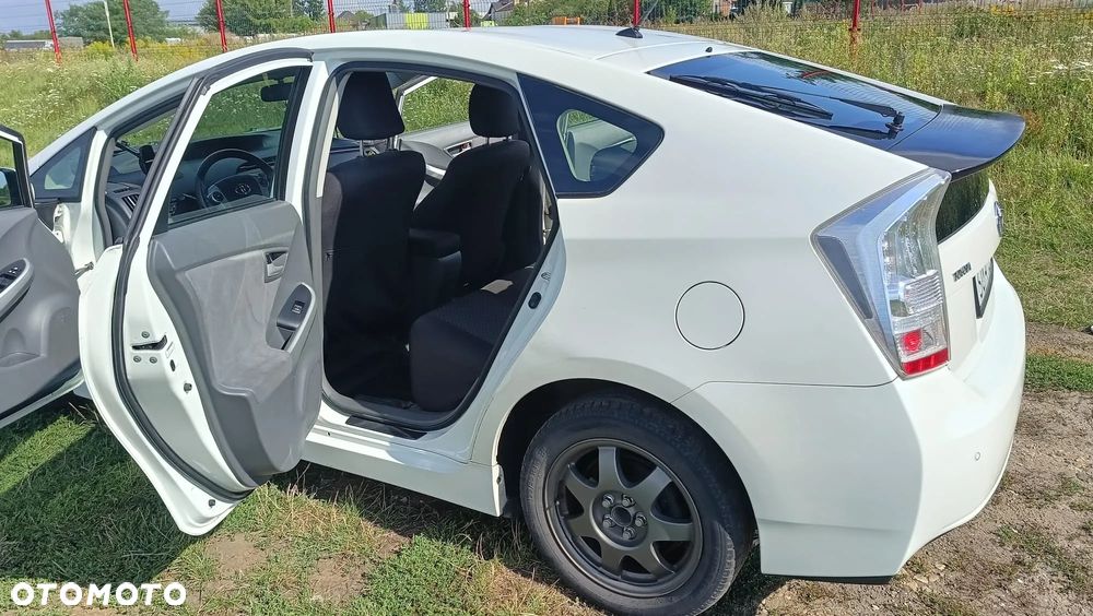 Toyota Prius - 4