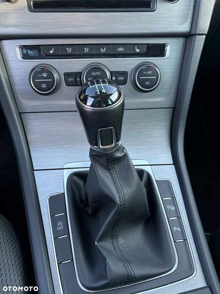 Volkswagen Golf 1.6 TDI DPF BlueMotion Technology Comfortline - 18