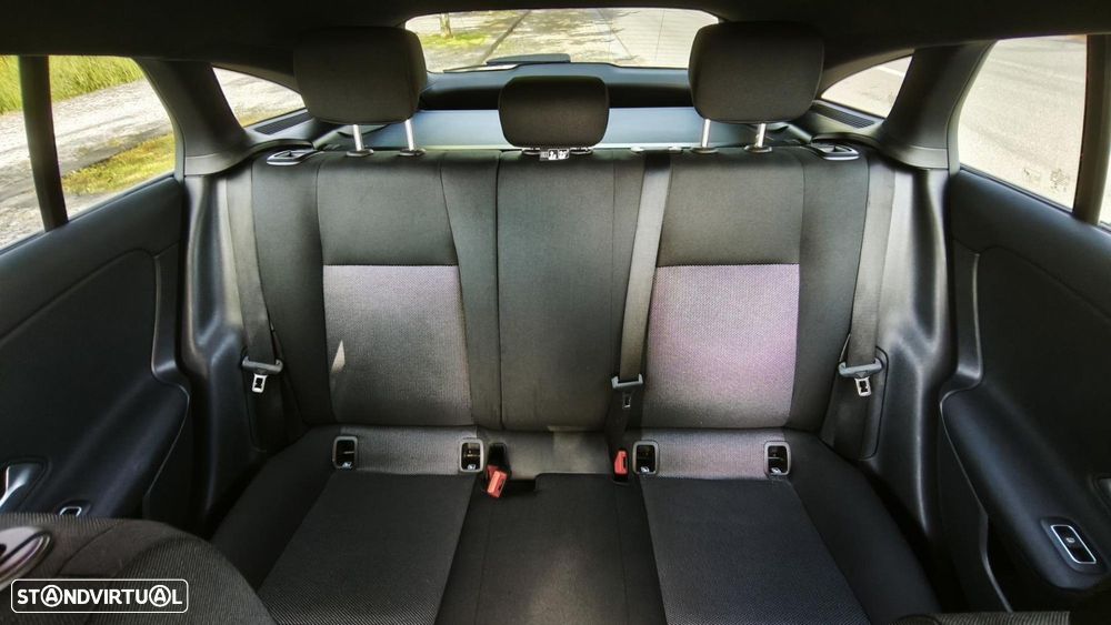 Mercedes-Benz CLA 180 d Shooting Brake Business Solutions Aut. - 38