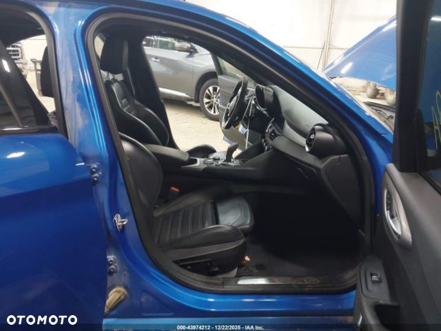 Alfa Romeo Giulia 2.0 Turbo 16V AT8-Q4 Veloce Ti - 6