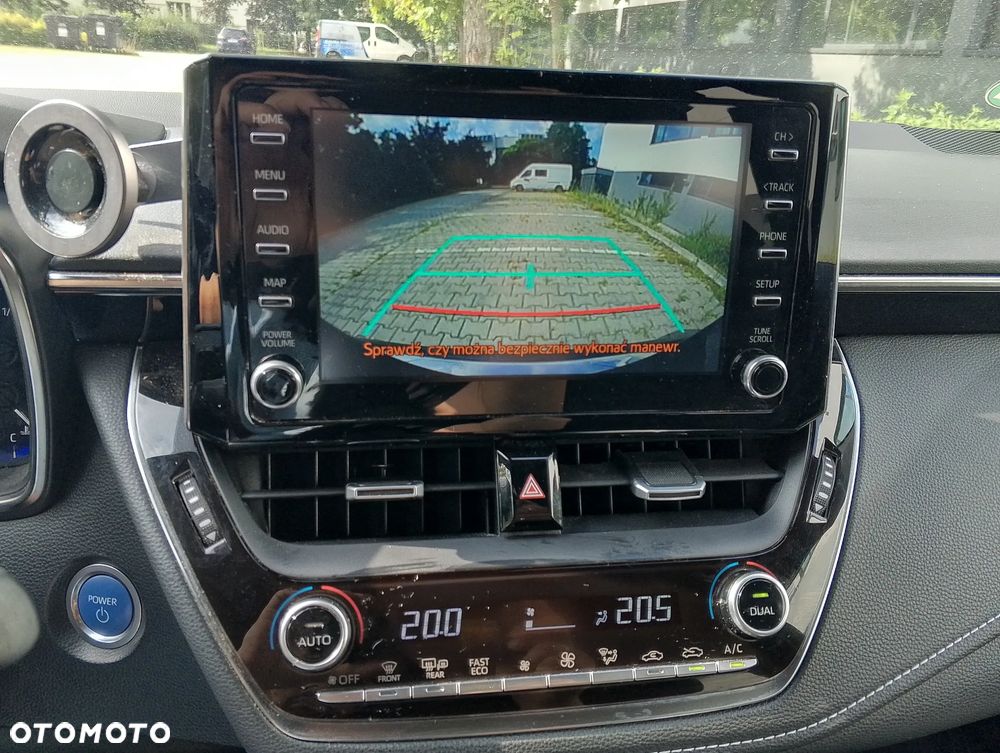 Toyota Corolla 2.0 Hybrid Executive - 17