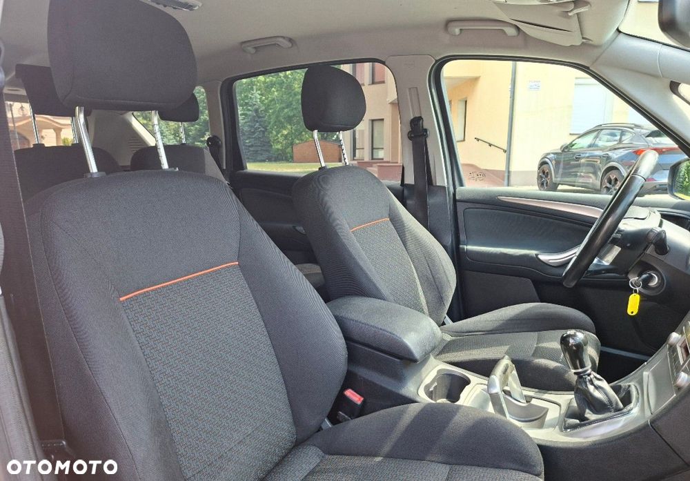 Ford S-Max - 13