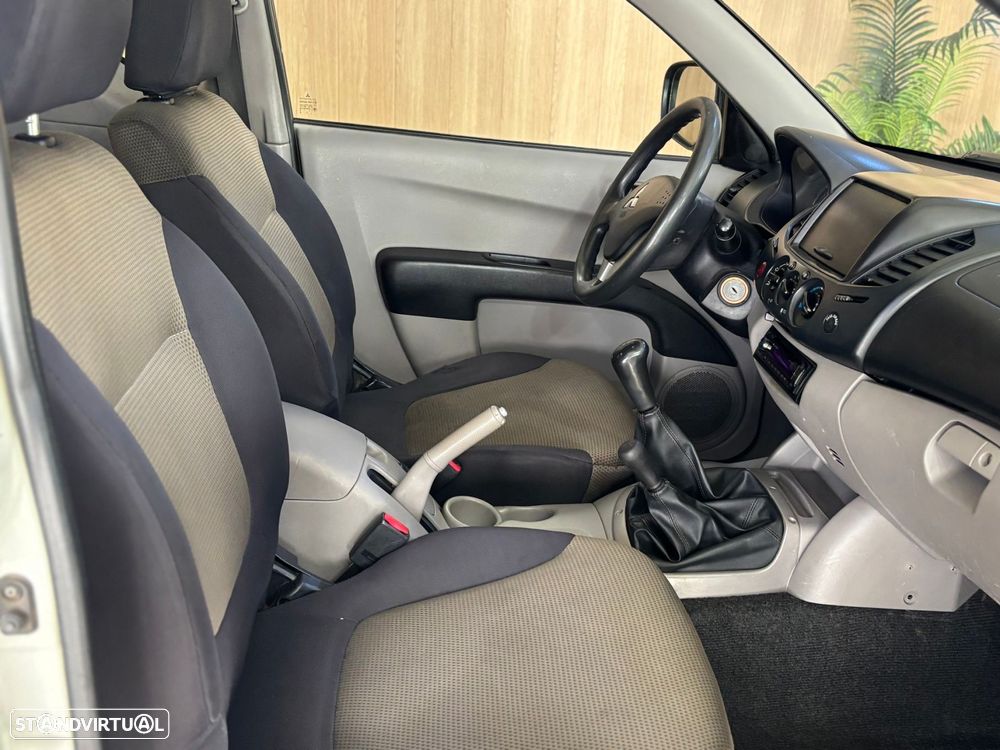 Mitsubishi L200 2.5 DI-D Club Intense 3L 4WD - 19