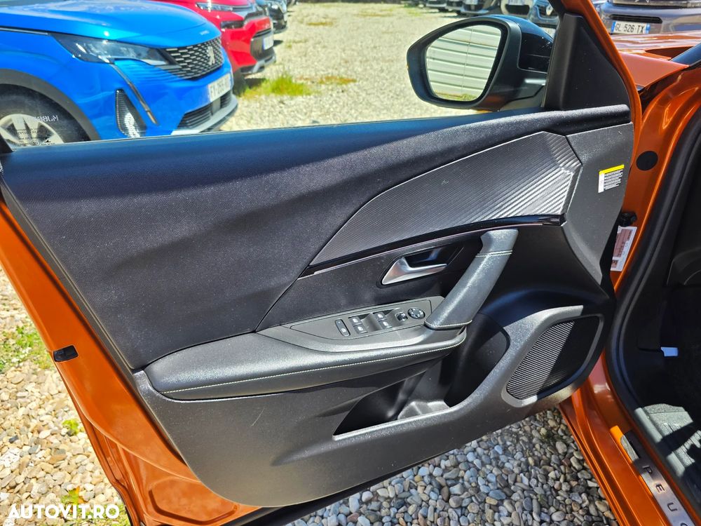 Peugeot 2008 PureTech 130 EAT8 GT - 21