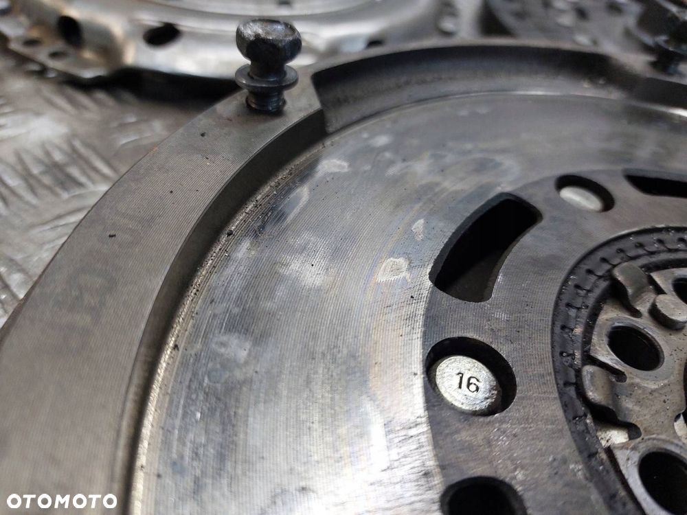 KOŁO DWUMASOWE TARCZA DOCISK ŁOŻYSKO COROLLA VERSO II 2.0 D4D - 2