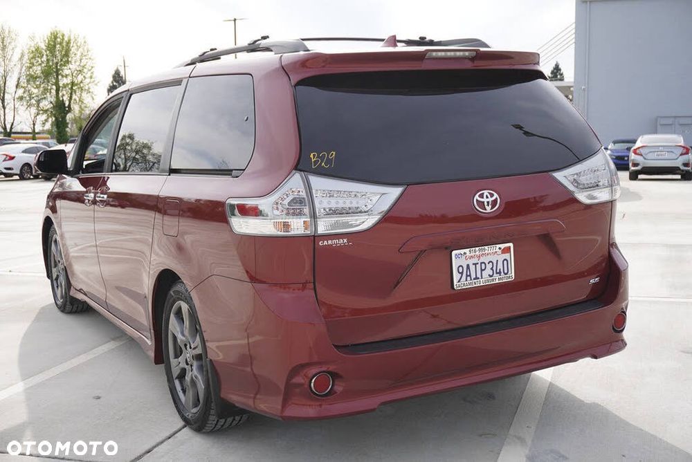 Toyota Sienna - 5