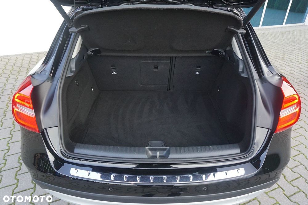 Mercedes-Benz GLA 200 7G-DCT Urban - 26