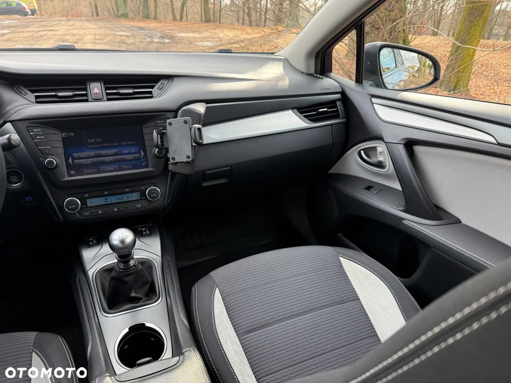 Toyota Avensis - 18