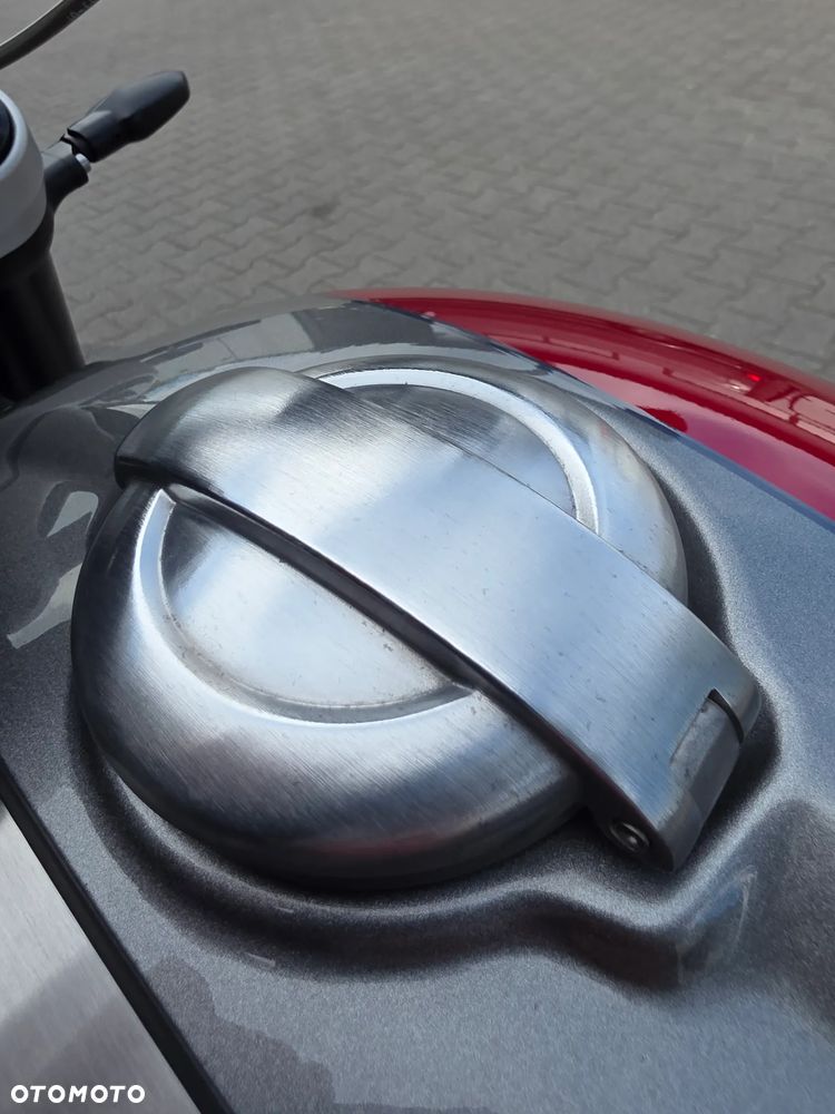 Triumph Rocket - 9