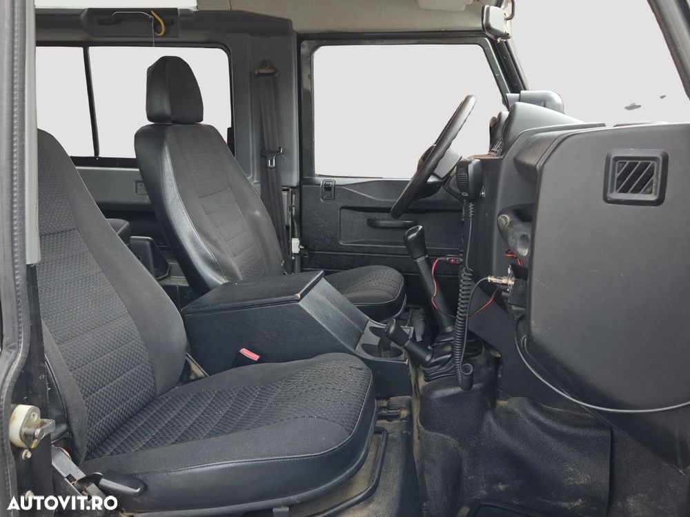 Land Rover Defender - 15