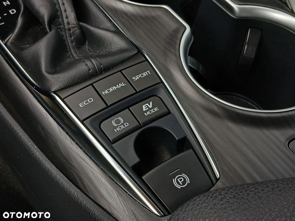 Toyota Camry - 25