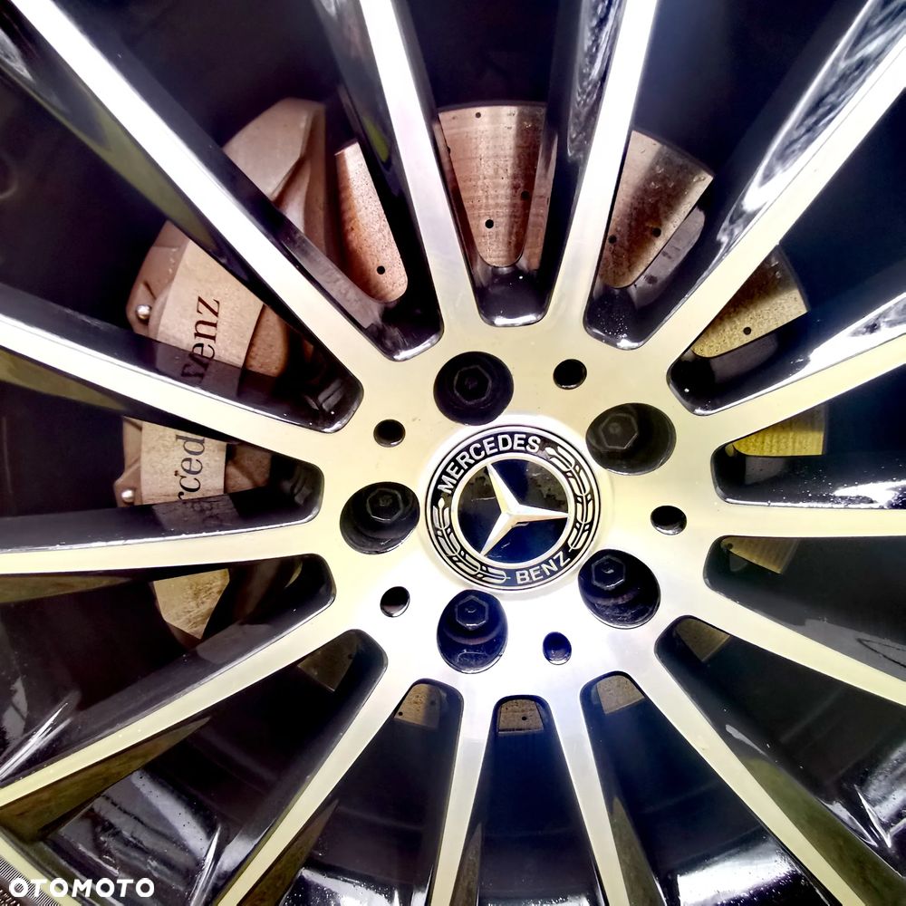 Mercedes-Benz GLC 250 4Matic 9G-TRONIC AMG Line - 21