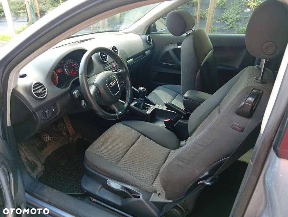 Audi A3 3-drzwiowe 2.0 FSI Ambiente - 3