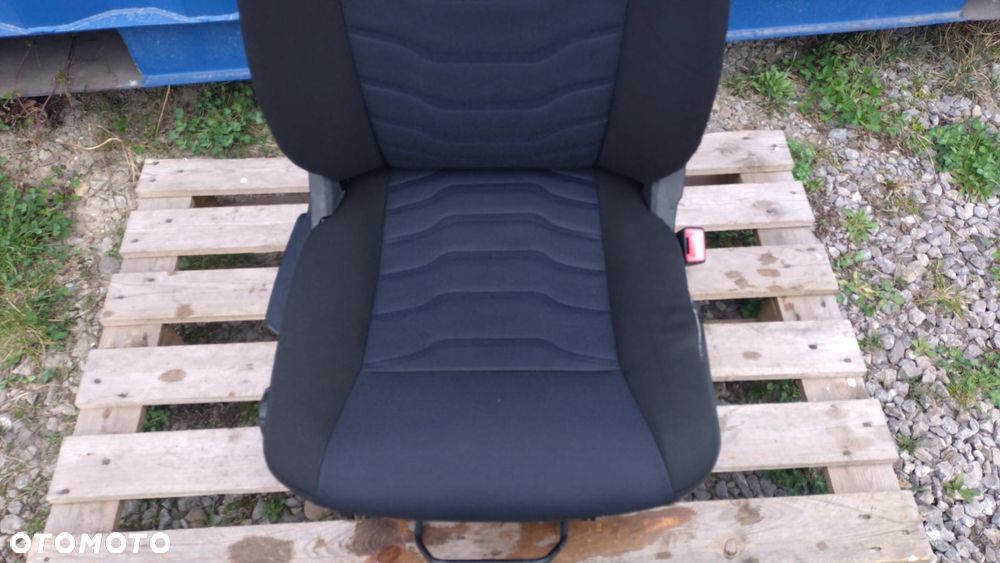 FOTEL KIEROWCY PNEUMATYCZNY EUROPA POMPOWANY IVECO DAILY 01- NO 126/181 - 6