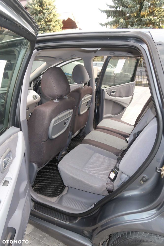 Nissan Almera Tino - 5