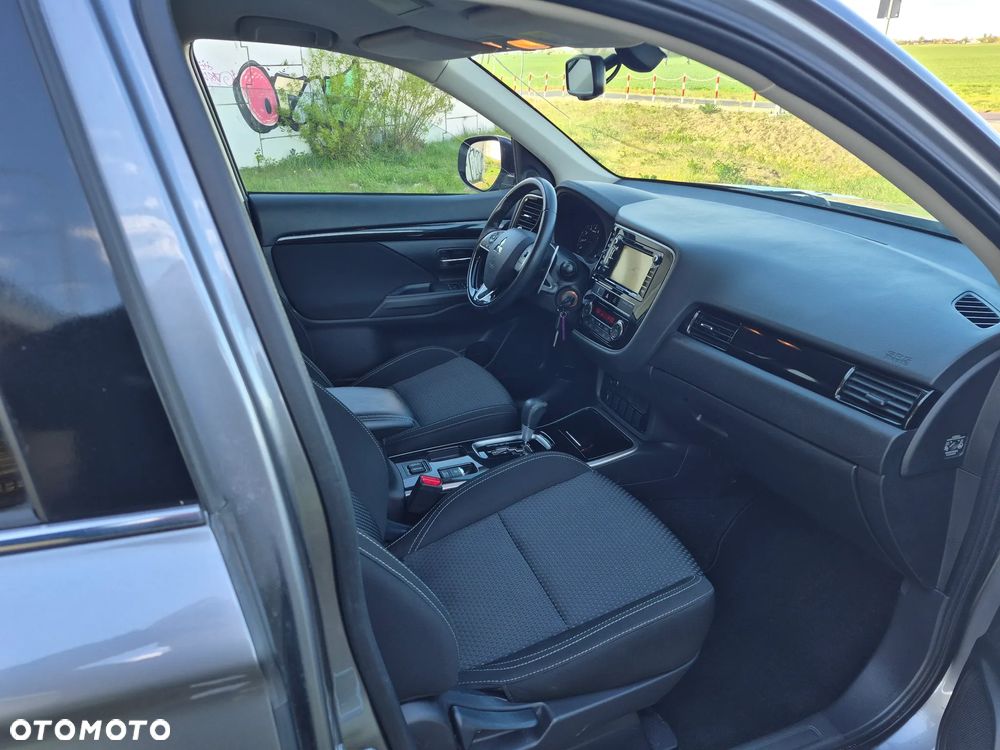 Mitsubishi Outlander - 8