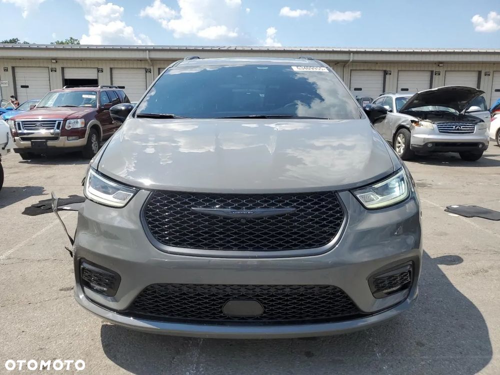 Chrysler Pacifica - 8