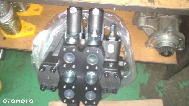 Rozdzielacz dwusekcyjny do ładowarki 534E