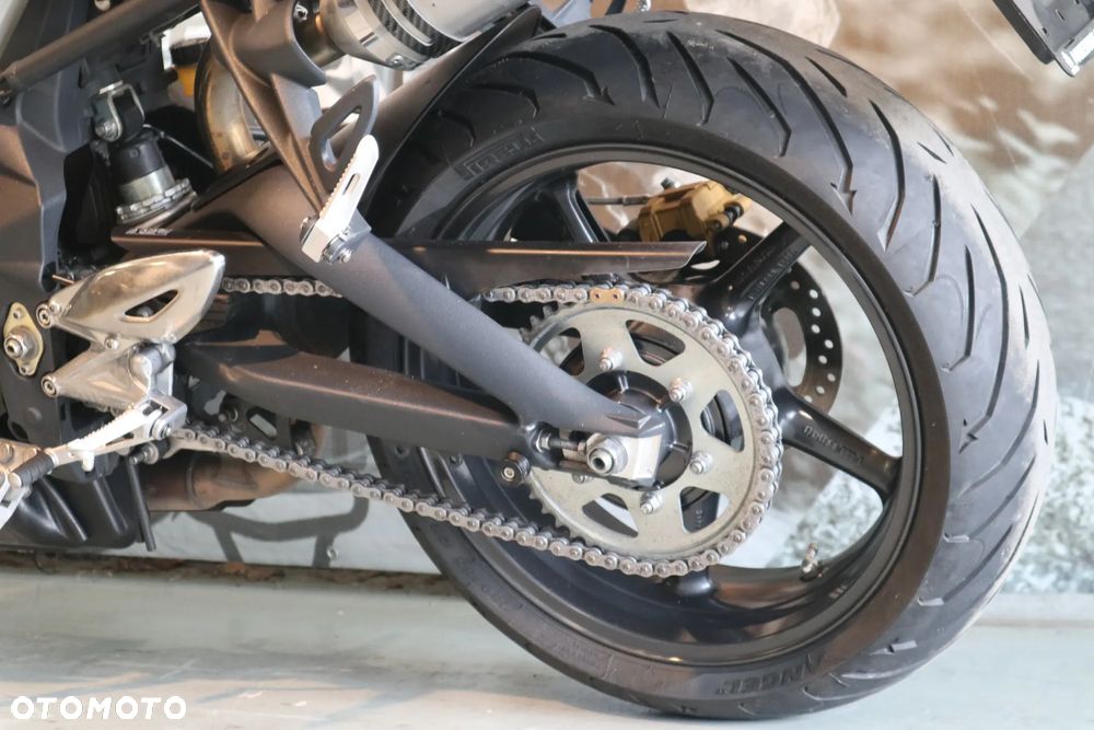 Triumph Street Triple - 10