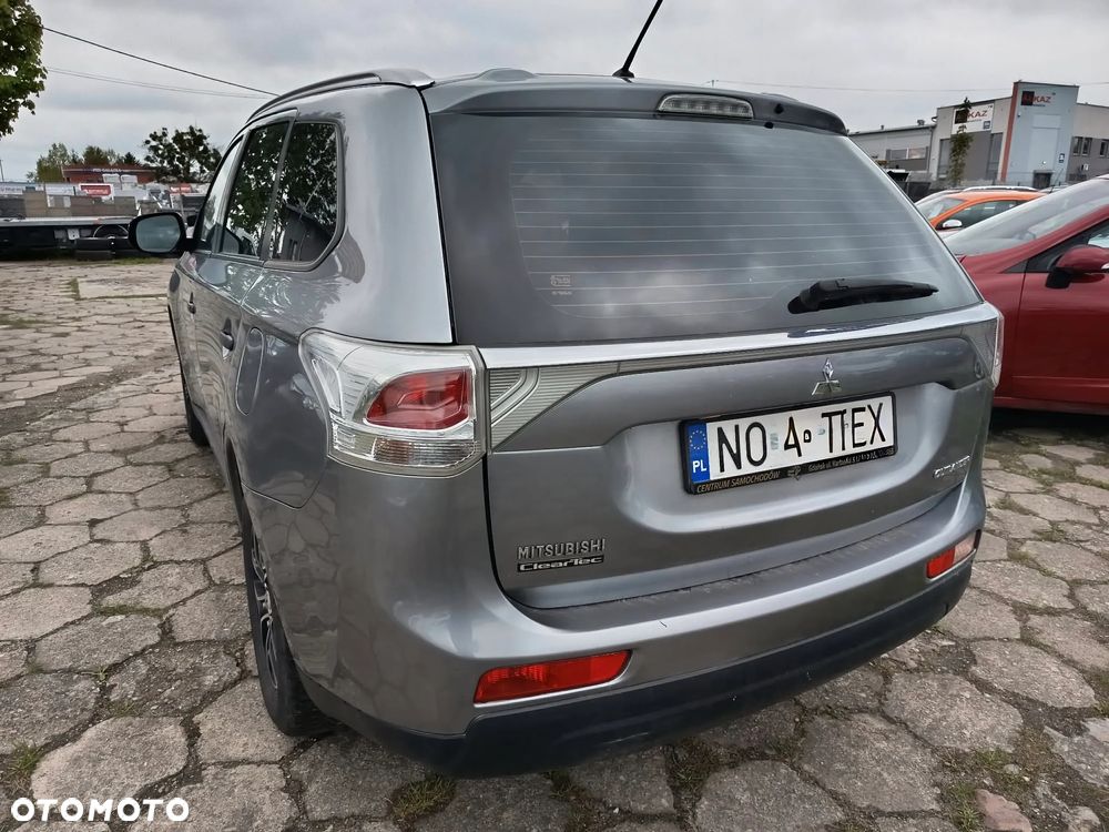 Mitsubishi Outlander 2.0 2WD Plus - 18