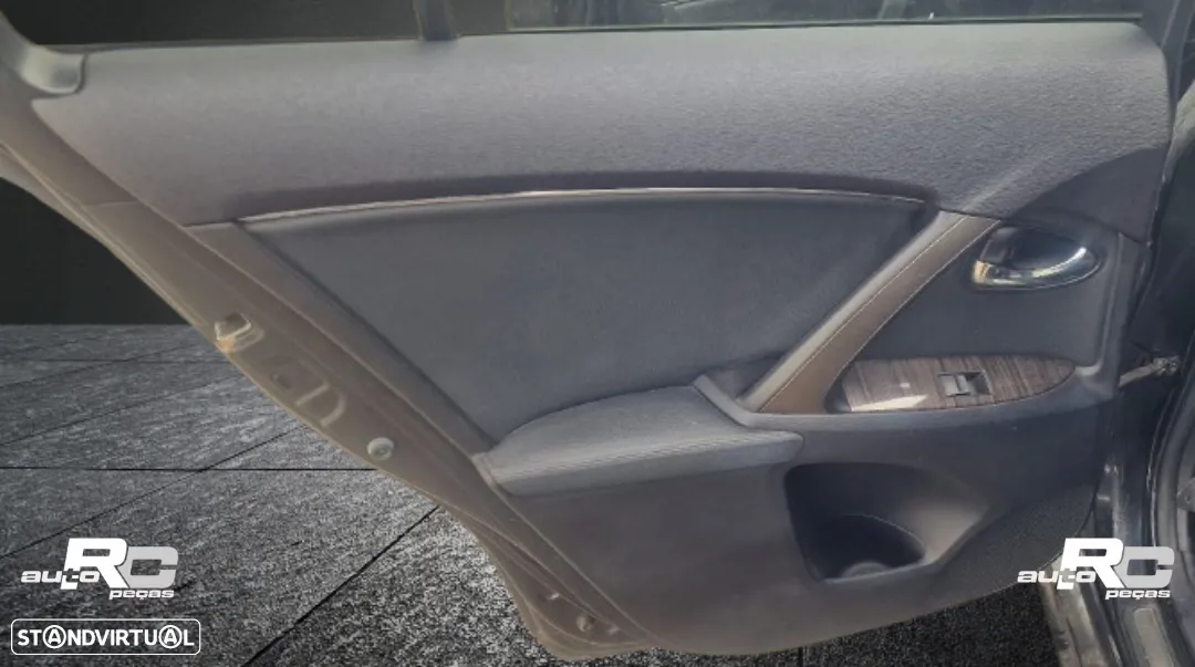 Toyota Avensis D-4D para peças - 8