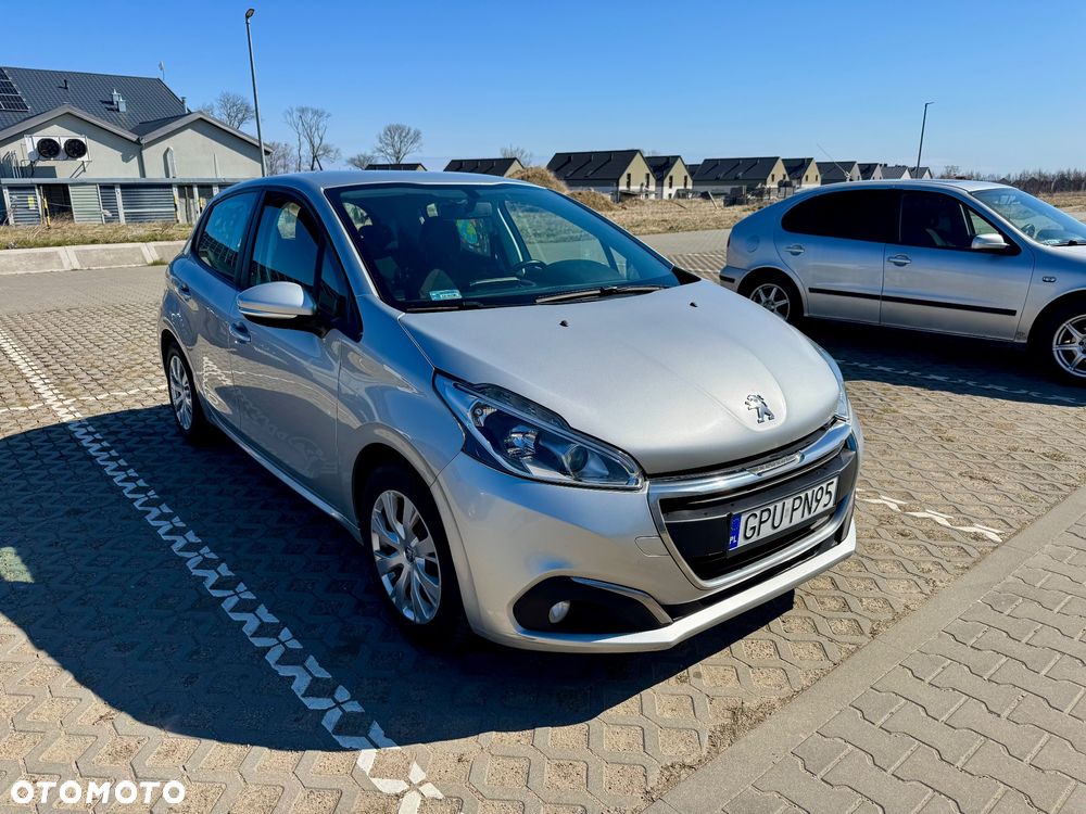 Peugeot 208 - 1
