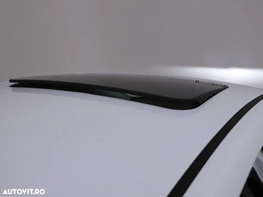 Hyundai IONIQ - 12