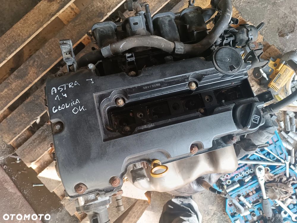 55562229 glowica a12xer b12xer kompletna z wałkami  opel astra iv  j 2011r 1.4 b - 1