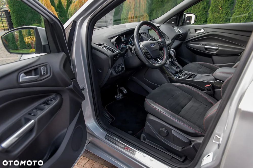 Ford Kuga 2.0 TDCi 2x4 ST-Line - 23