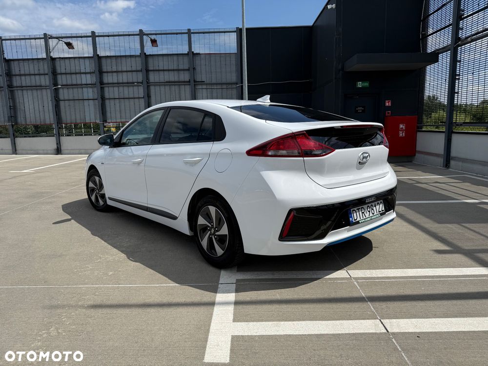Hyundai IONIQ Hybrid Business - 3