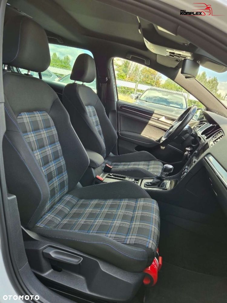 Volkswagen Golf - 13