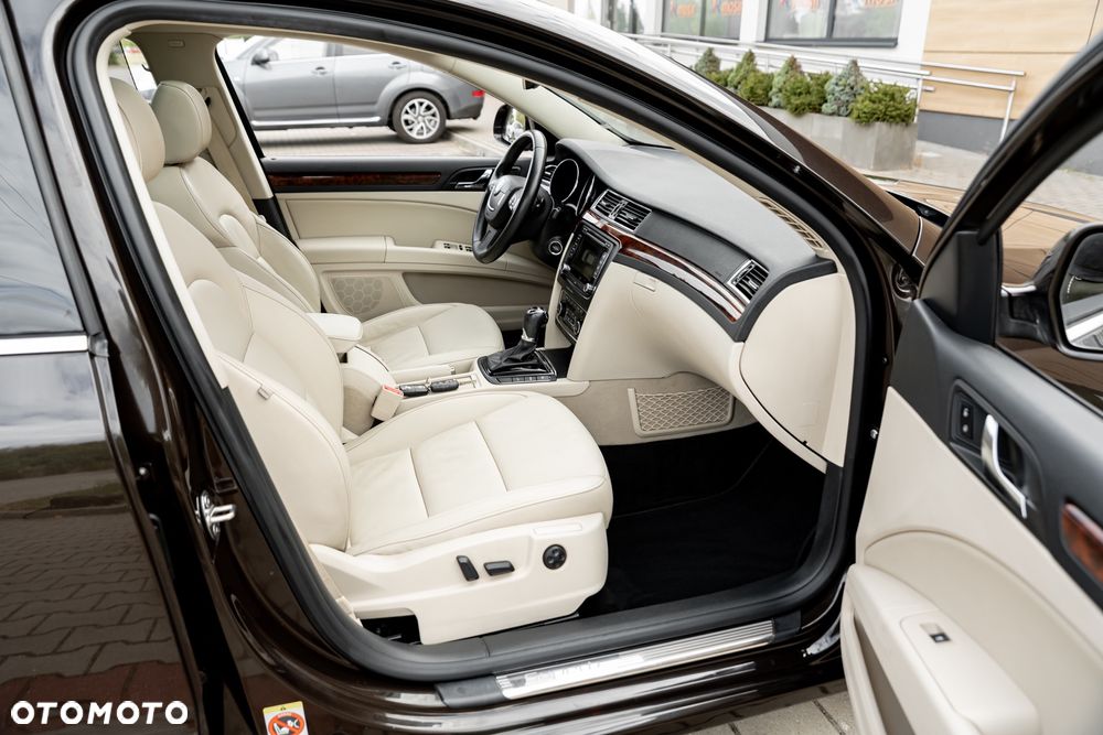 Skoda Superb Combi 3.6 V6 4x4 DSG Elegance - 30