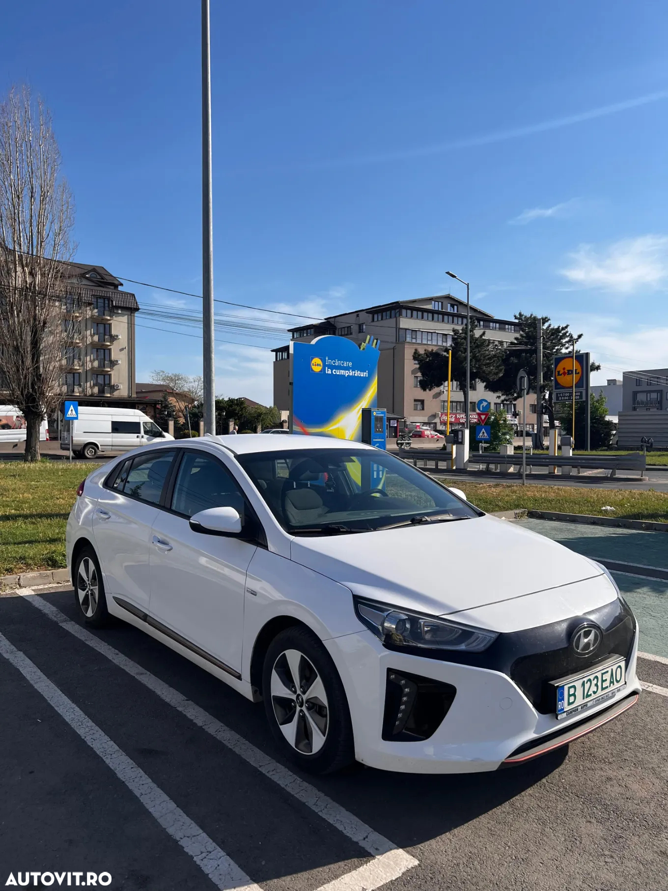 Hyundai IONIQ - 17