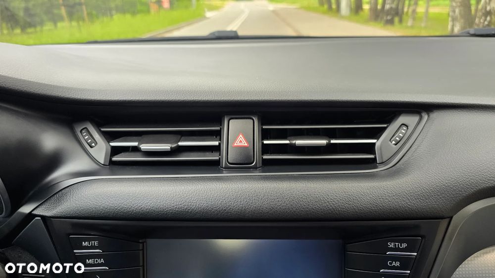 Toyota Avensis 1.8 Premium - 23