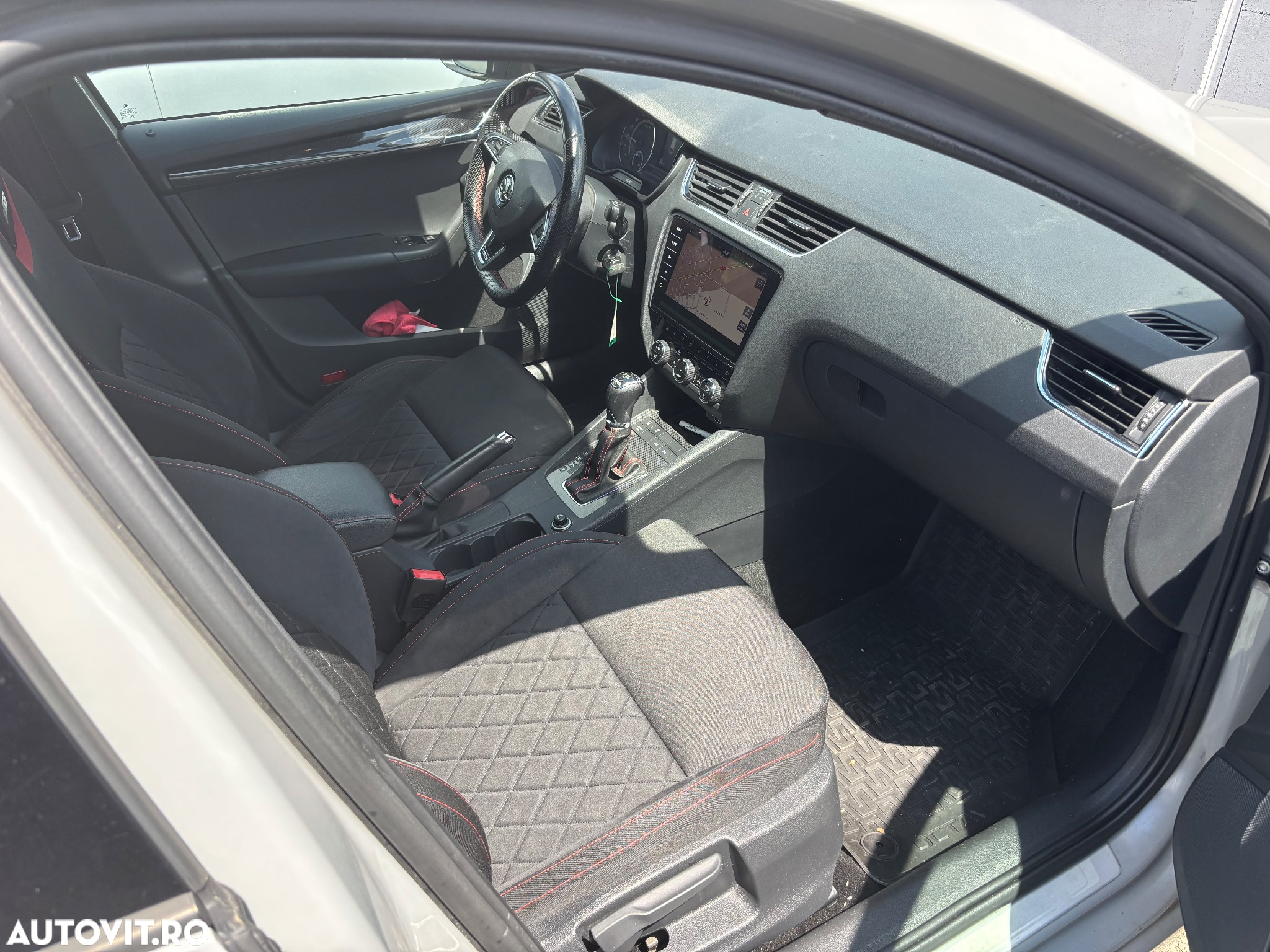 Skoda Octavia 2.0 TDI 4x4 DSG RS - 9