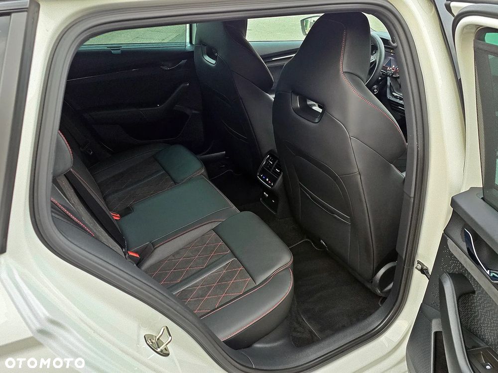 Skoda Octavia 2.0 TDI DSG RS - 32